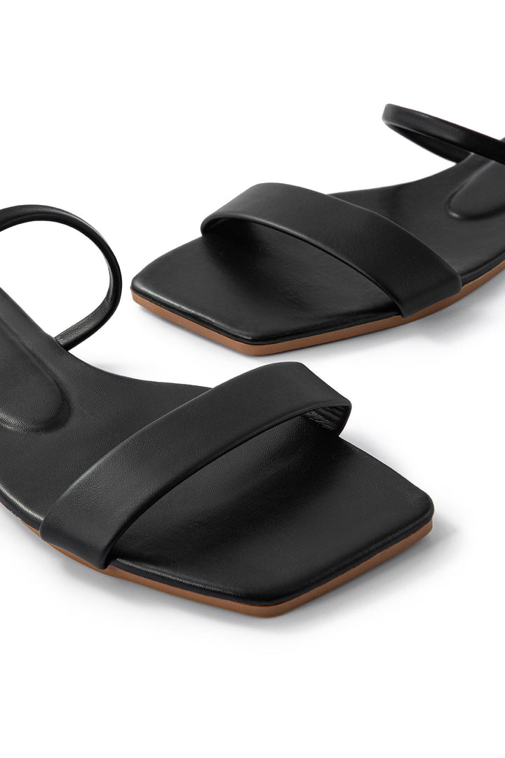 Basic Flat σανδάλια με τετράγωνο μπροστινό μέρος