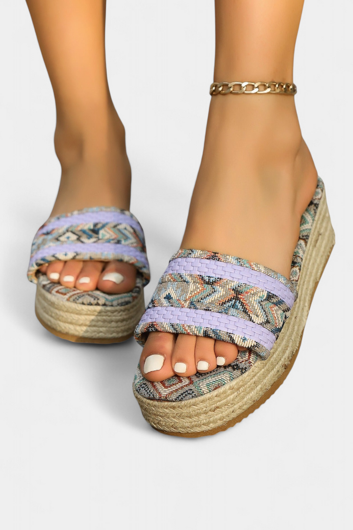 Dorotea Σανδάλια φλατ με διπλό λουράκι και έθνικ πλεγμένη σόλα