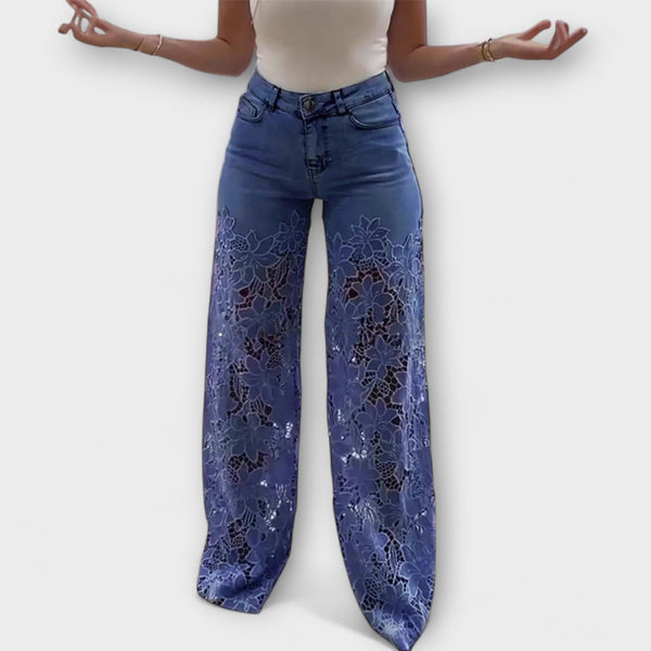 Jeans patchwork με δαντέλα στη μόδα