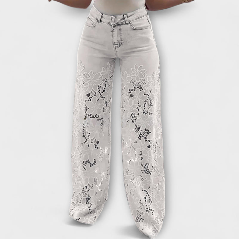 Jeans patchwork με δαντέλα στη μόδα